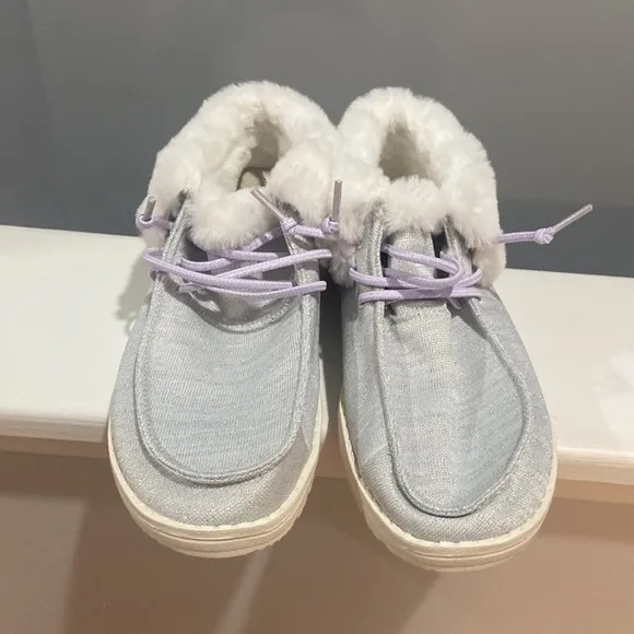 Hey Dude silver and purple youth with Plush Lining youth 5-6 NWOT