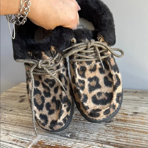 HEYDUDE Black &amp; Tan Brit Leopard Print Faux Fur Trim Slip On Shoes size 8