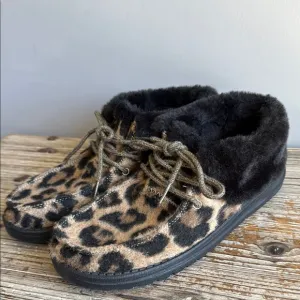 HEYDUDE Black &amp; Tan Brit Leopard Print Faux Fur Trim Slip On Shoes size 8