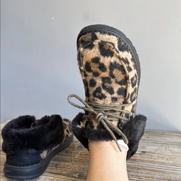HEYDUDE Black &amp; Tan Brit Leopard Print Faux Fur Trim Slip On Shoes size 8