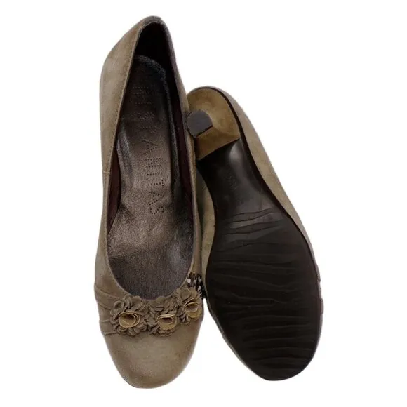 Hispanitas Pumps Taupe Suede Slip On Shoes Kitten Heel Leather Flower EU 38 #263