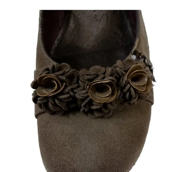 Hispanitas Pumps Taupe Suede Slip On Shoes Kitten Heel Leather Flower EU 38 #263
