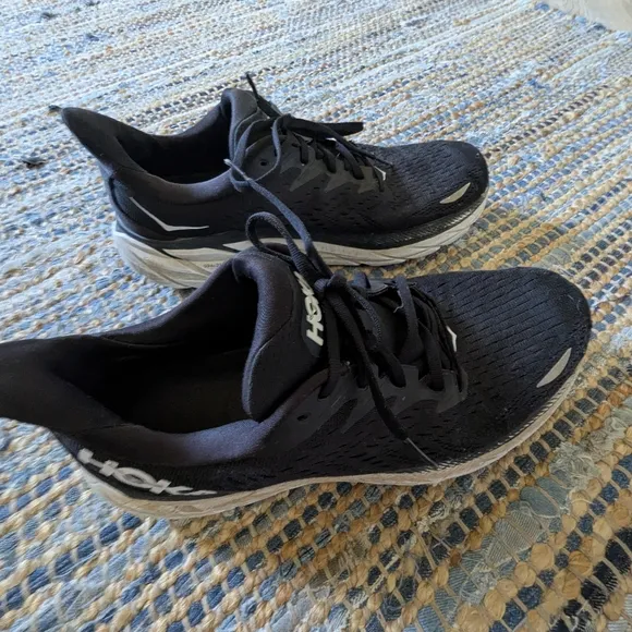Hoka One Men’s Clifton 8 1119393/BWHT Running Shoes Size 11D Black White