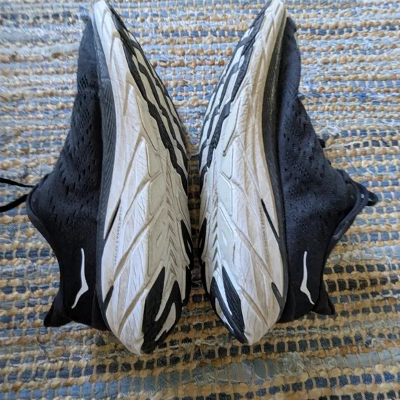 Hoka One Men’s Clifton 8 1119393/BWHT Running Shoes Size 11D Black White