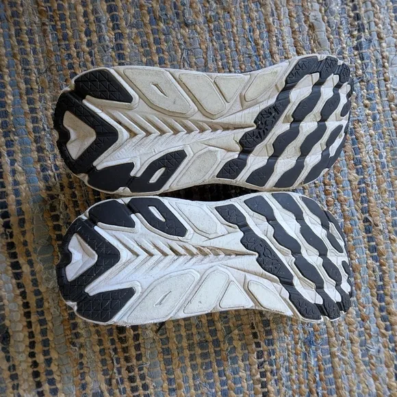 Hoka One Men’s Clifton 8 1119393/BWHT Running Shoes Size 11D Black White