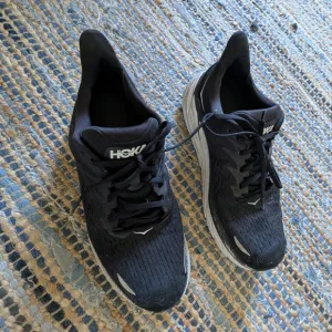 Hoka One Men’s Clifton 8 1119393/BWHT Running Shoes Size 11D Black White