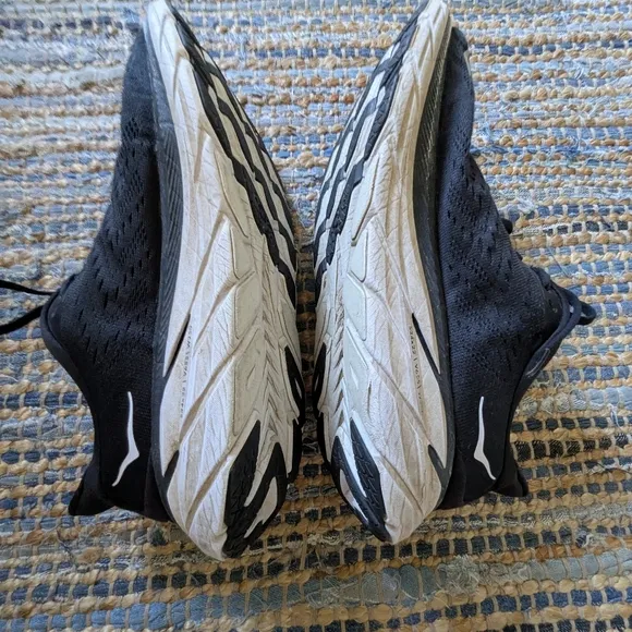 Hoka One Men’s Clifton 8 1119393/BWHT Running Shoes Size 11D Black White