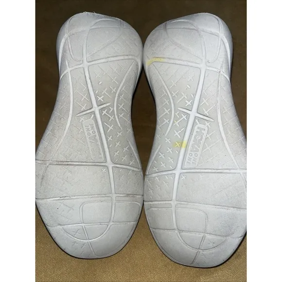 Hoka One One Mens Hupana Flow Wool 1105589 DSCG Gray Running Shoes Sneakers Sz 6