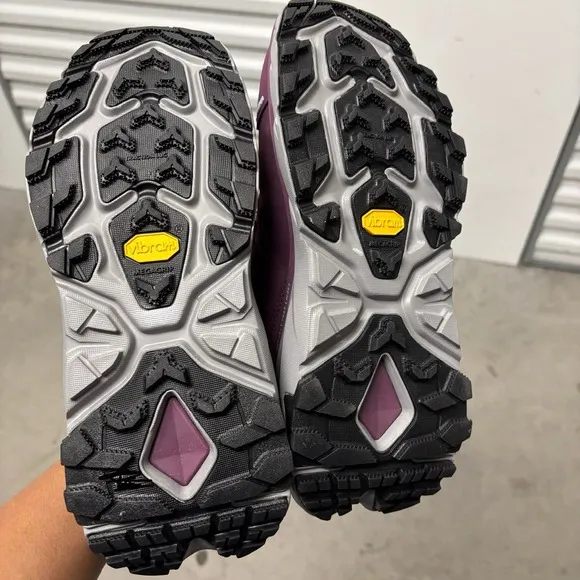 HOKA W KAHA 2 LOW GTX Low Hiking Boots Waterproof GRAPE WINE UNISEX 8 1/2 /40EU