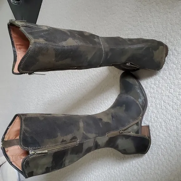 🔥HP🔥Donald J. Pliner Olive Camo Knee High Boots