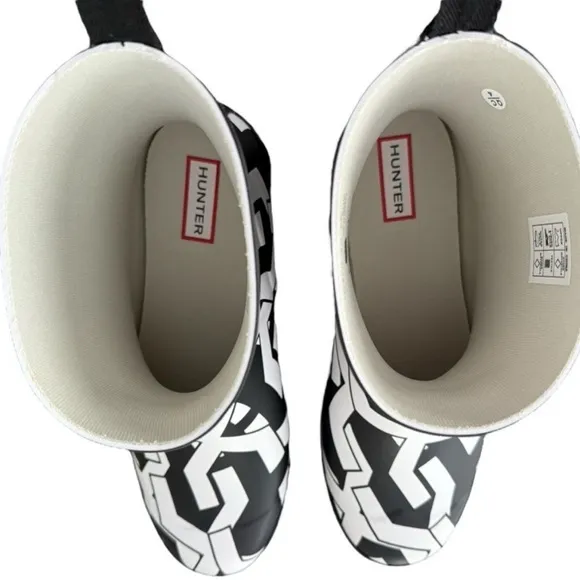 Hunter Play Short Hunter Logo Print Geometric Black and White Rain Boots Size 9