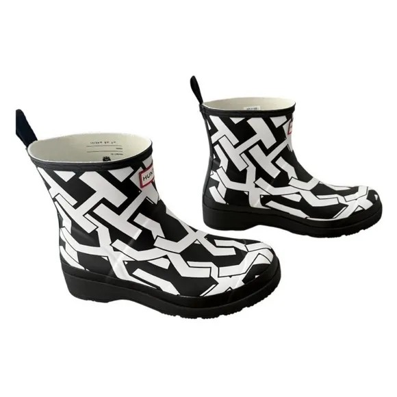 Hunter Play Short Hunter Logo Print Geometric Black and White Rain Boots Size 9