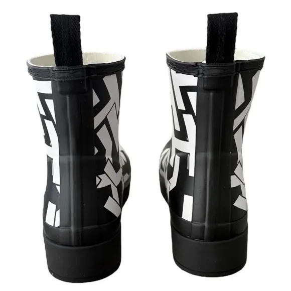 Hunter Play Short Hunter Logo Print Geometric Black and White Rain Boots Size 9