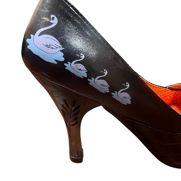Irregular Choice RARE Swans Black High Heel Statement Pumps Women’s 37 (6.5-7)