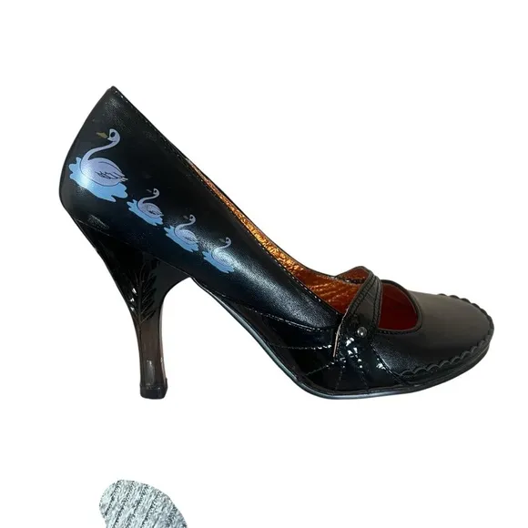 Irregular Choice RARE Swans Black High Heel Statement Pumps Women’s 37 (6.5-7)