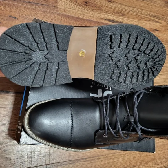 J. Ferrar Mens Millbank Flat Heel Lace Up Boots.