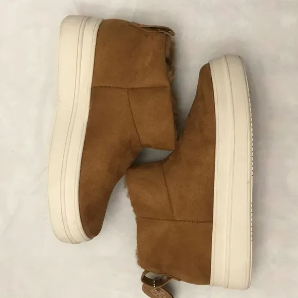 J/SLIDES boots with faux fur