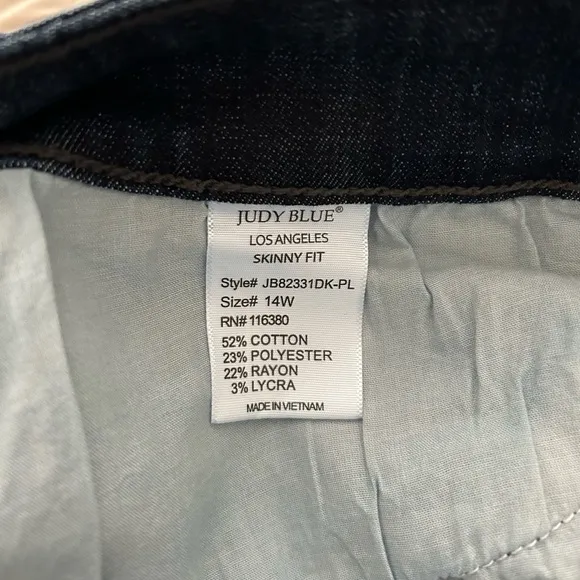 Judy Blue Skinny Fit High Rise Button Fly Jeans. NWT.  Size 14. Never Worn.