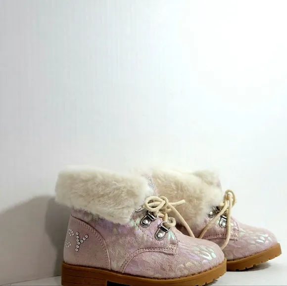Juicy couture girl faux fur boots
