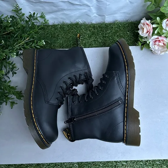 JUNIOR 1460SOFTYTLEATHER LACEUP BOOTS size 3 unisex COLOR: Black — Softy T
