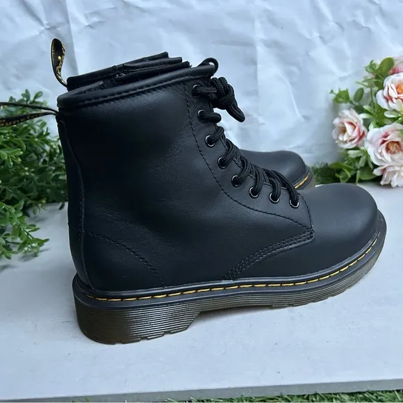 JUNIOR 1460SOFTYTLEATHER LACEUP BOOTS size 3 unisex COLOR: Black — Softy T