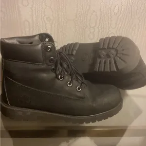 JUNIOR TIMBERLAND WATERPROOF  BLACK BOOTS. SZ 6.5. $60.