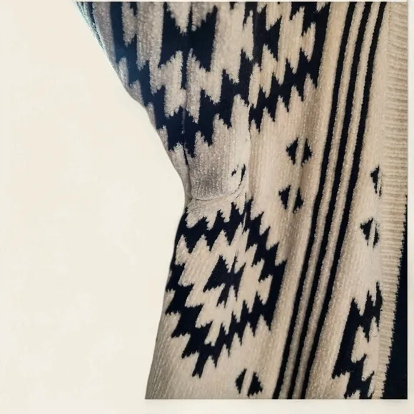 Kamana Aztec Print Chenille Cardigan – Size Large
