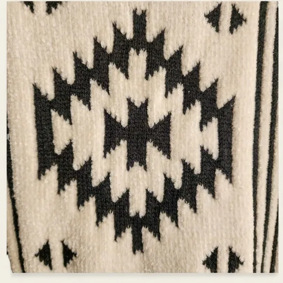 Kamana Aztec Print Chenille Cardigan – Size Large