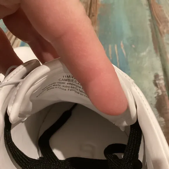 Karl Lagerfeld NWOT 11 Cambie Women’s Sneakers White Logo New Without Box