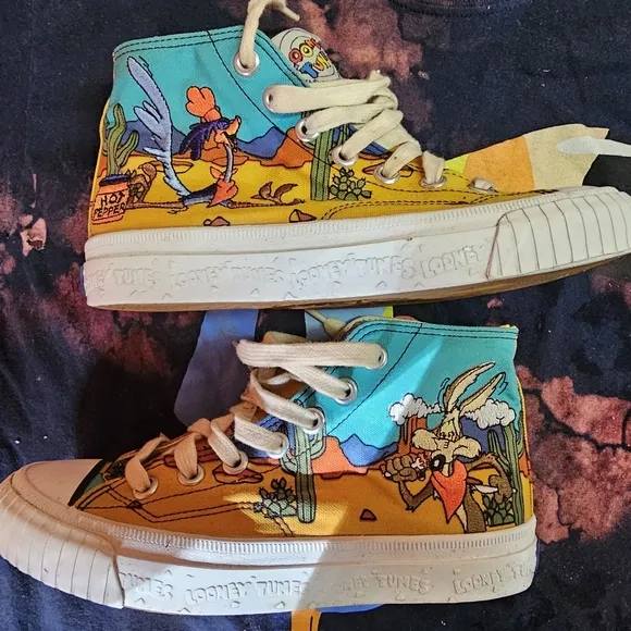 KEDS LOONEY TUNES RARE MENS SIZE 6 SHOES 1994CR,vans,converse,nike,adidas
