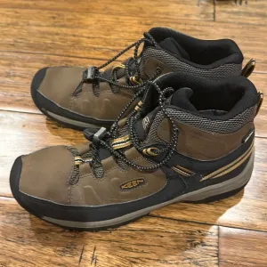 Keen kids hiking boots