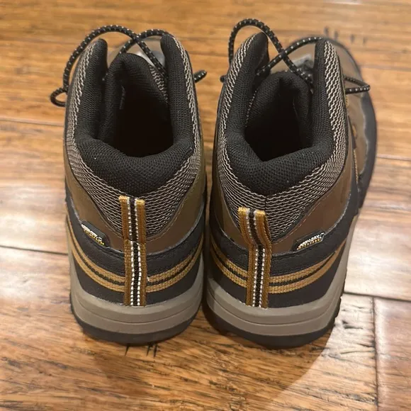 Keen kids hiking boots