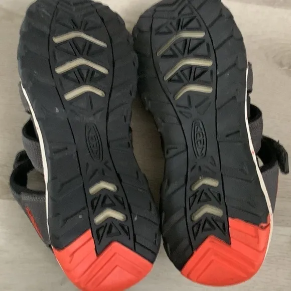 Keen Newport H2 Neo Sport Sandal Gray Orange Water Shoes Youth Size 8