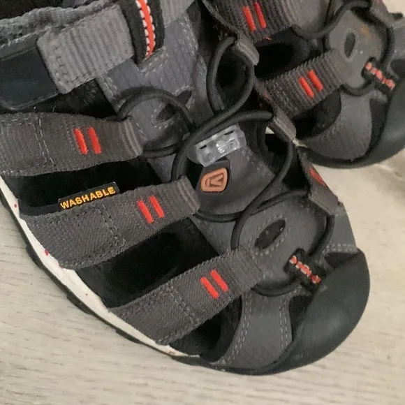 Keen Newport H2 Neo Sport Sandal Gray Orange Water Shoes Youth Size 8
