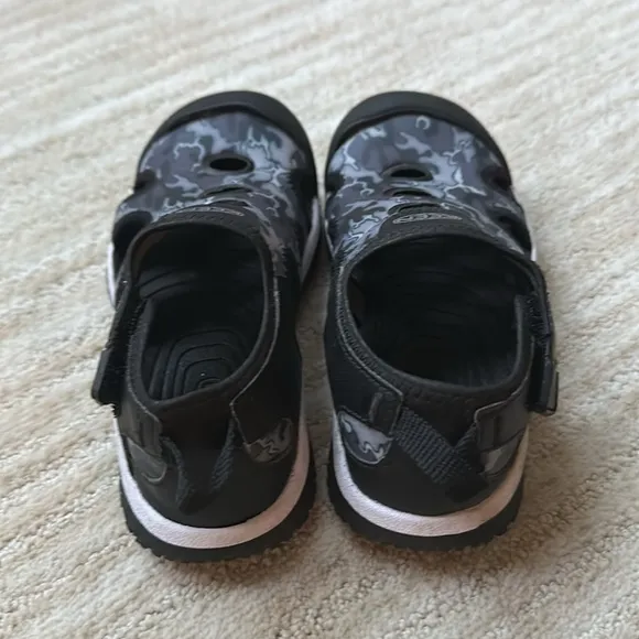 KEEN Stingray Water Shoes for Kids Black Camo Size 12