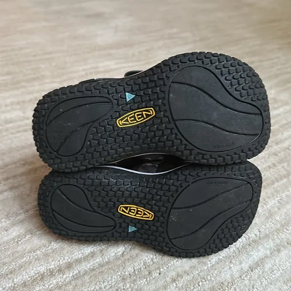 KEEN Stingray Water Shoes for Kids Black Camo Size 12