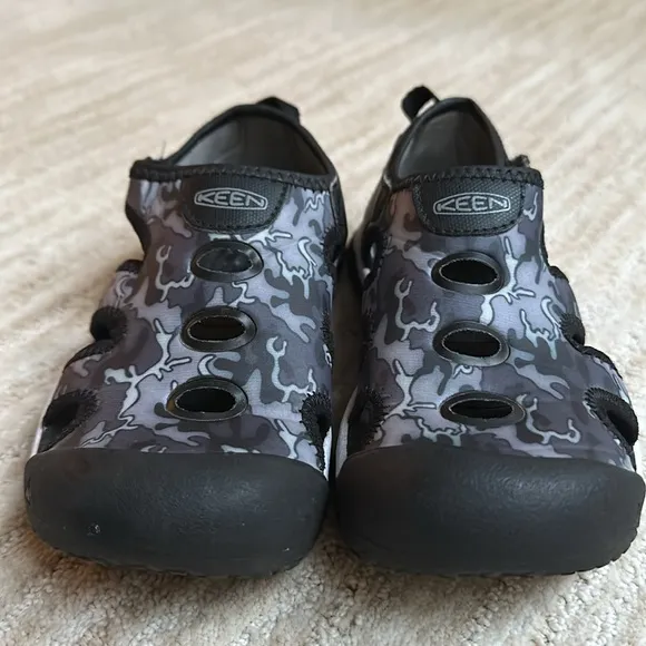 KEEN Stingray Water Shoes for Kids Black Camo Size 12