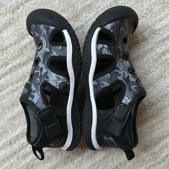 KEEN Stingray Water Shoes for Kids Black Camo Size 12