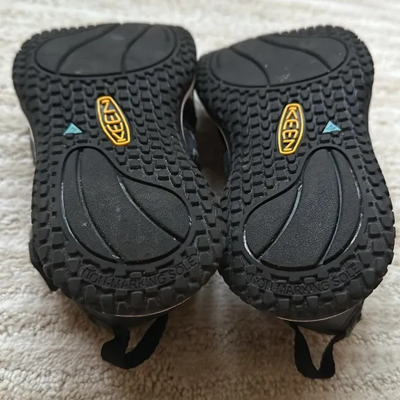 KEEN Stingray Water Shoes for Kids Black Camo Size 12