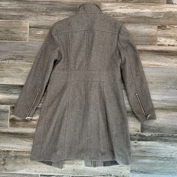 Kenneth Cole 3/4 Grey Wool Coat Tapered Waist Zip Up and Snap Stylish Zip Sleeve