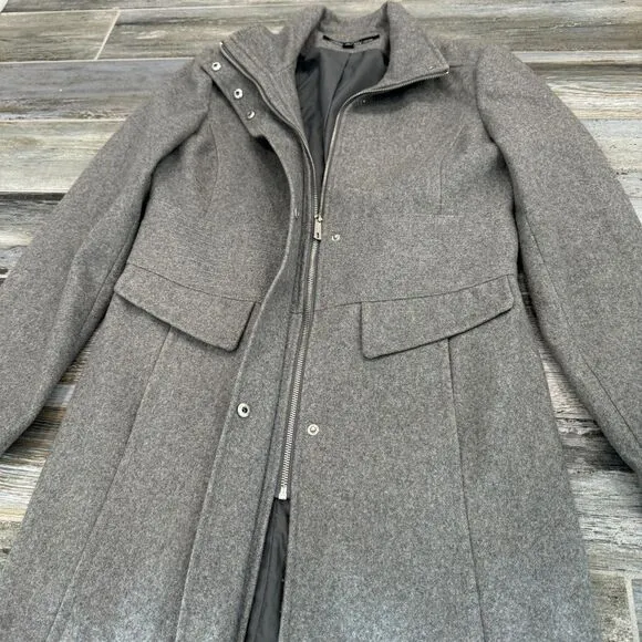 Kenneth Cole 3/4 Grey Wool Coat Tapered Waist Zip Up and Snap Stylish Zip Sleeve
