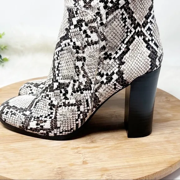 Kenneth Cole Justin Snake Skin Knee High Boots white and black size 6