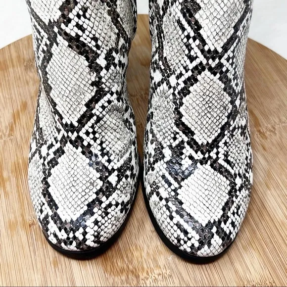 Kenneth Cole Justin Snake Skin Knee High Boots white and black size 6