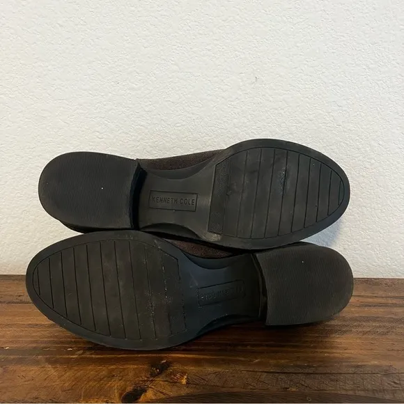 Kenneth Cole New York Dara Side-Zip Leather Booties in Asphault. Size 9.