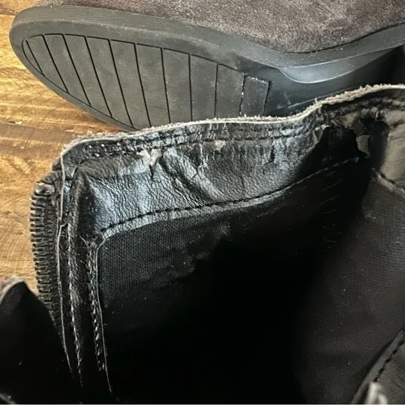 Kenneth Cole New York Dara Side-Zip Leather Booties in Asphault. Size 9.