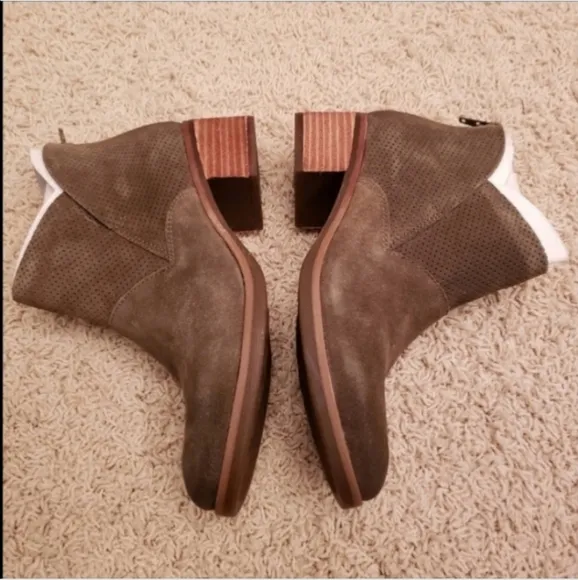Korks Maldon Suede Ankle Bootie Green Size 6 New in Box