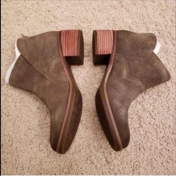 Korks Maldon Suede Ankle Bootie Green Size 6 New in Box