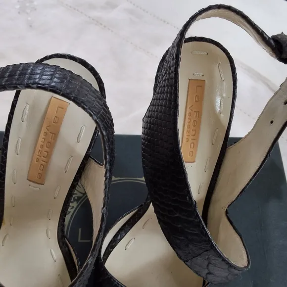 LA FENICE VENEZIA BLACK ALICIA LEATHER SZ 7 HEELS IN BOX DUST BAG PRE-LOVED