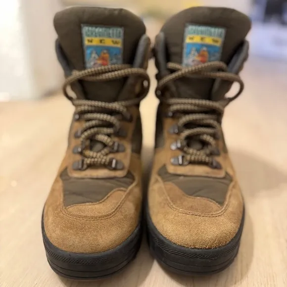 La Reginetta Vintage Brown Hiking Boots. US women’s size 8.5 (EUR 39)