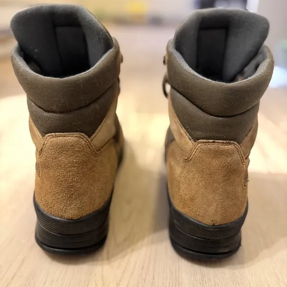 La Reginetta Vintage Brown Hiking Boots. US women’s size 8.5 (EUR 39)